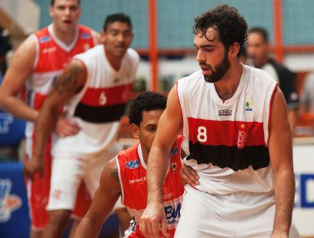 Inconstante nos playoffs, Flamengo busca vaga na semifinal do NBB