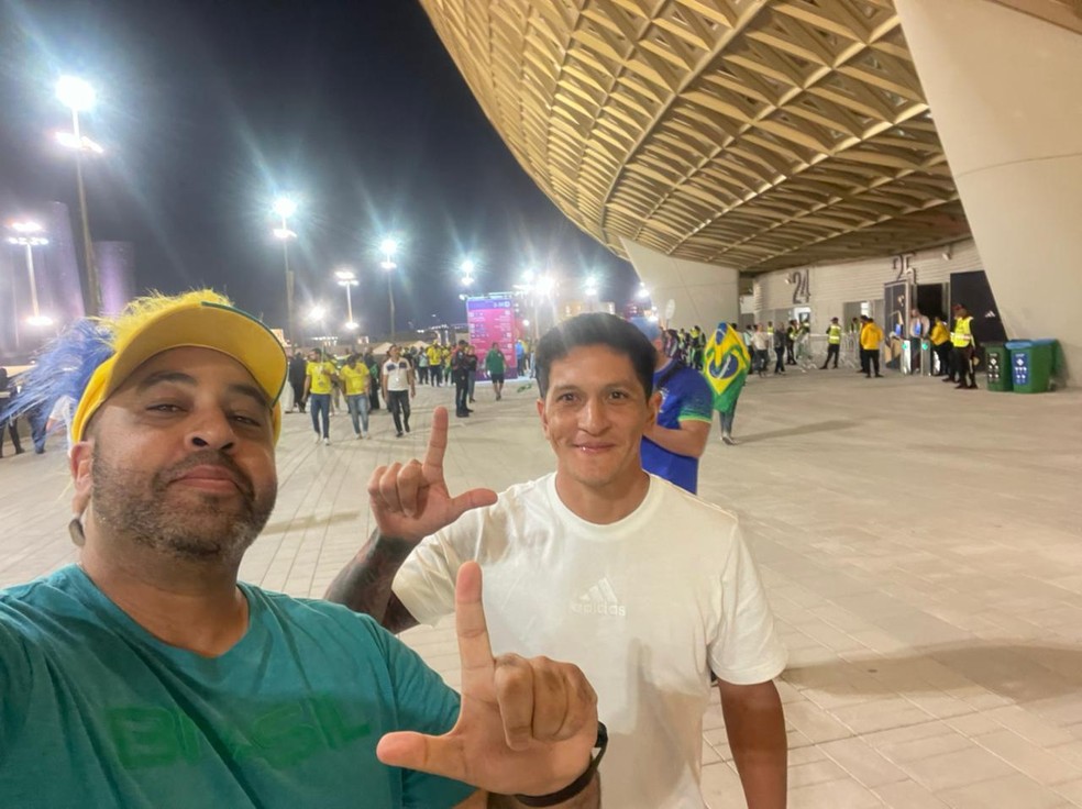 R&ocirc;mulo Garcia posa pasa e faz o "L" com German Cano, artilheiro do Fluminense &mdash; Foto: R&ocirc;mulo Garcia/Arquivo pessoal 