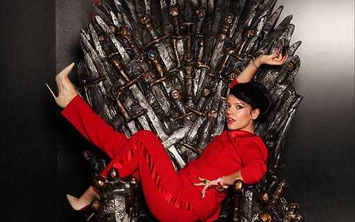 Lily Allen Se Diverte Em Lançamento Da Exposição De Game Of Thrones Monet Séries 