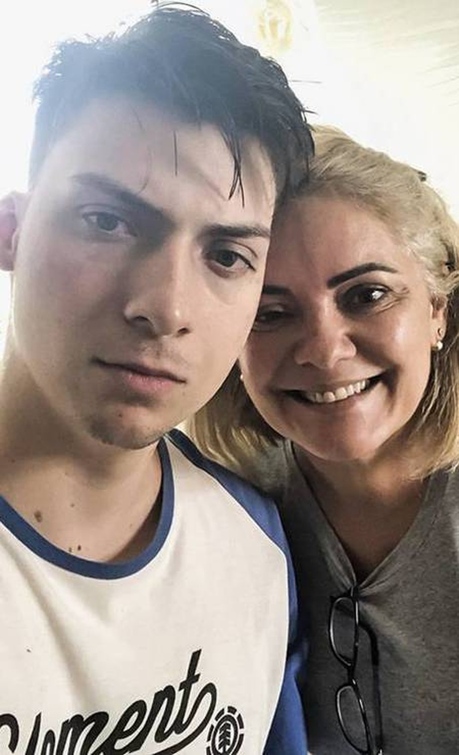Jair Renan Bolsonaro, filho caçula do presidente, e a mãe, Ana Cristina Valle. No ano passado, os dois se mudaram para mansão em condomínio de luxo, em Brasília, avaliada em 3 milhões de reais