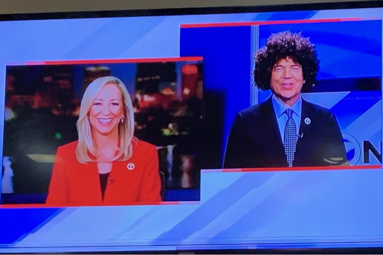Nos EUA, dois apresentadores de TV são suspensos por usarem perucas afro em programa (Foto: Reprodução / NY Post)