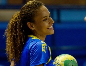 Alexandra Nascimento, ponta-direita da seleção brasileira feminina de handebol (Foto: Cinara Piccolo/Photo&grafia)