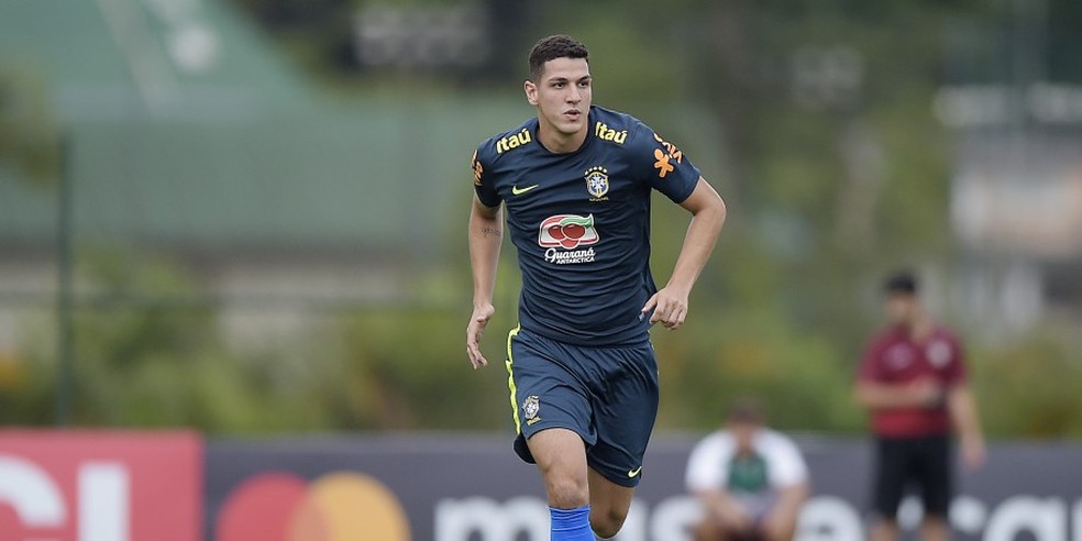 Fluminense conclui transferência e anuncia contrato de ...