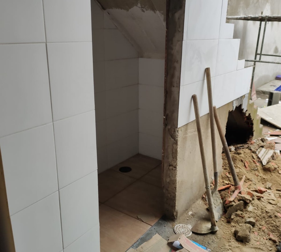 Corpo da jovem foi encontrado por proprietário do terreno em São Vicente, SP — Foto: Reprodução/Polícia Civil