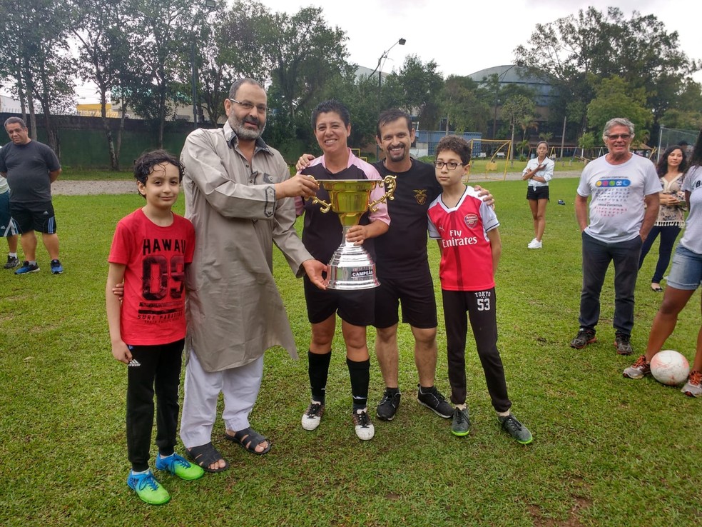 Sheik Hosni Youssef, &agrave; esuqerda, &eacute; apaixonado por futebol, pelo Al Ahly, e pelo Flamengo &mdash; Foto: Hosni Youssef/Arquivo pessoal 
