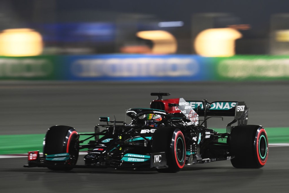 Lewis Hamilton leva pole do GP do Catar da F1 — Foto: Clive Mason/Getty Images