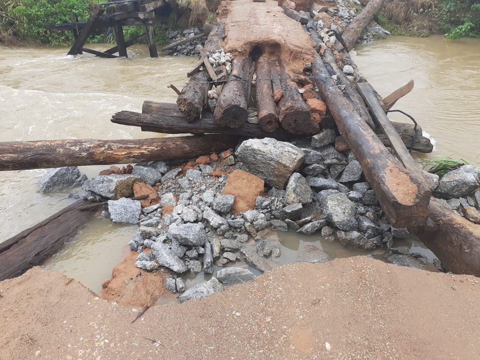 Ponte caiu em Campo Novo de Rondônia — Foto: PRF/Reprodução