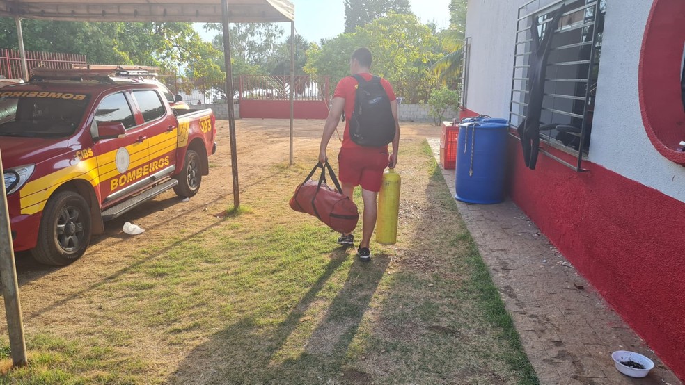 Bombeiros retomaram buscas na manhã desta quarta-feira () — Foto: Bombeiros/Divulgação