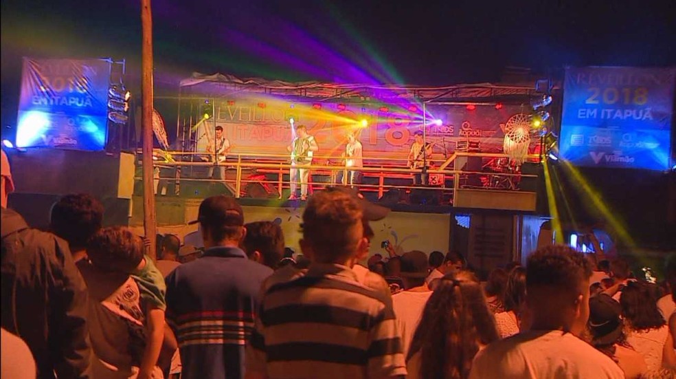 Festa de Ano Novo em Itapuã (Foto: Reprodução/RBS TV)