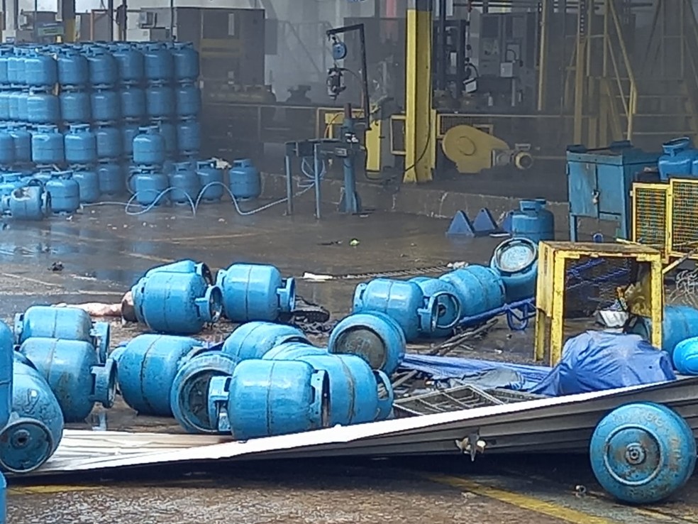 Explosão em empresa de gás deixa uma pessoa morta e outra ferida em São Francisco do Conde — Foto: Divulgação/Corpo de Bombeiros