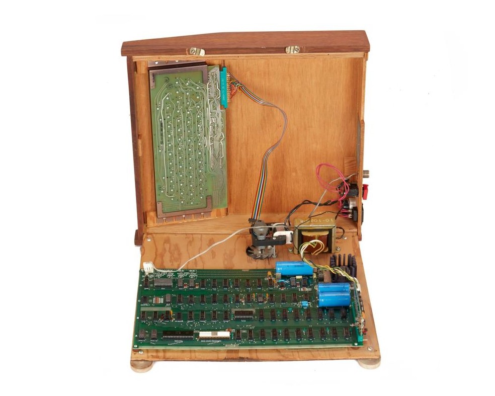 Apple-1, feito artesanalmente, tem caixa de madeira — Foto: John Moran