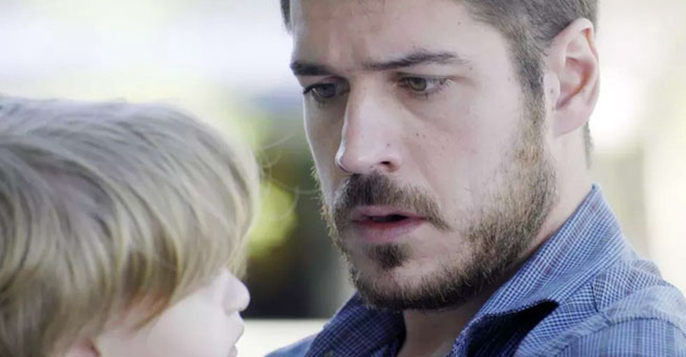 Zeca descobre ser pai de Ruyzinho (Foto: TV Globo)