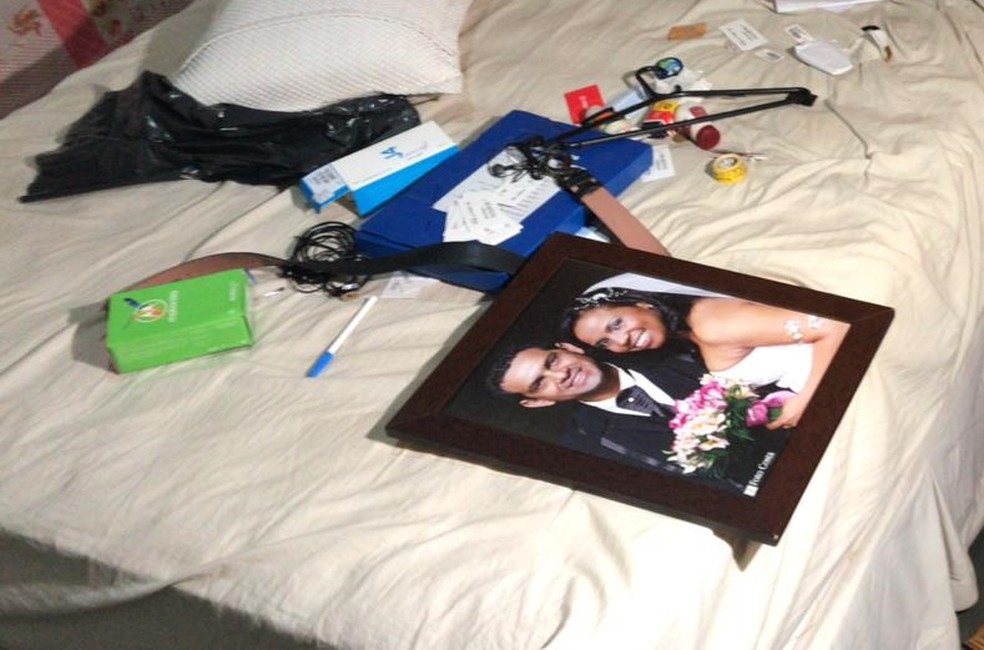 Quarto revirado onde a mulher foi encontrada morta em Rio Preto &mdash; Foto: Fernando Daguano/TV TEM