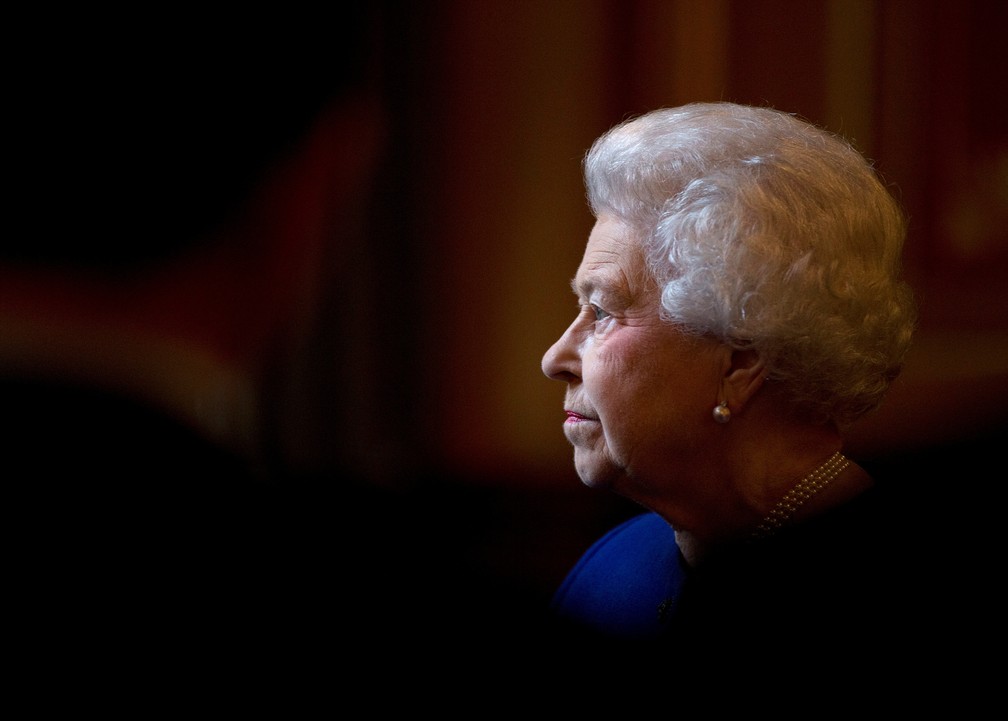 Rainha Elizabeth em imagem de 18 de dezembro de 2012 — Foto: Alastair Grant/Pool via Reuters/Arquivo