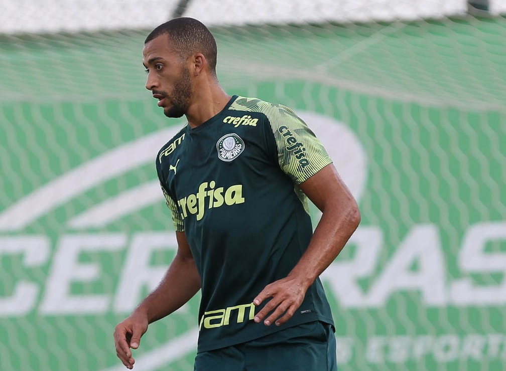 Palmeiras libera Vitor Hugo e aguarda resposta de clube da Turquia