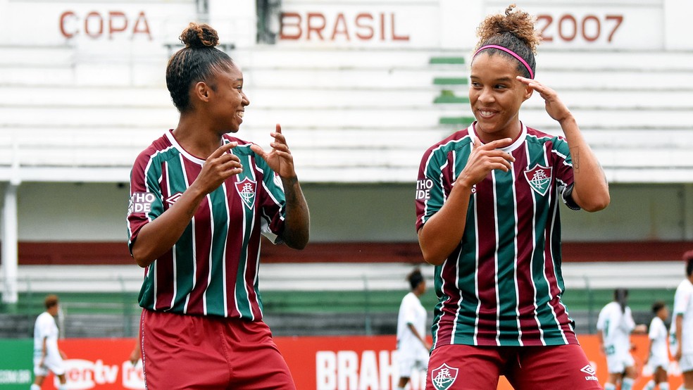 Ronaldinha comemora gol com Maria Luiza, do Fluminense — Foto: MAILSON SANTANA/FLUMINENSE FC