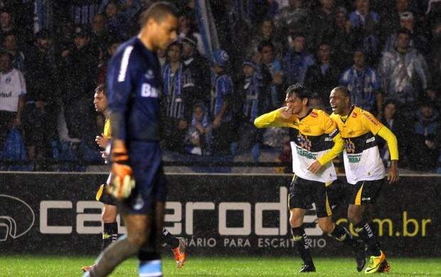 Memória: Criciúma usa descontrole do Grêmio como arma e vence em 2013