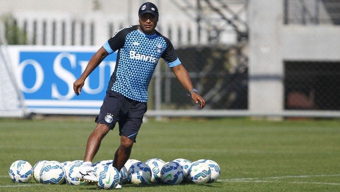 Roger chega ao 50º jogo pelo Grêmio com bons números e confiança intacta