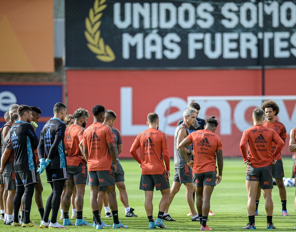 Flamengo treinou em Lima nesta segunda-feira, véspera do jogo com o Cristal — Foto: Marcelo Cortes/Flamengo