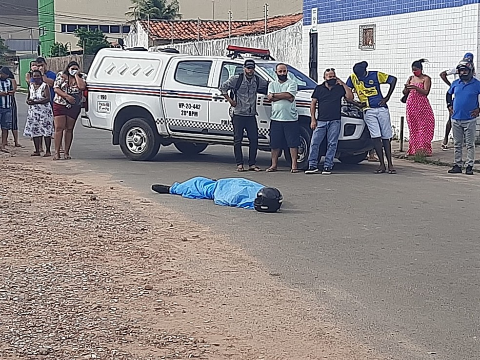 Motociclista morre após ser arrastado por caminhão em São Luís — Foto: Alessandra Rodrigues/Mirante AM.