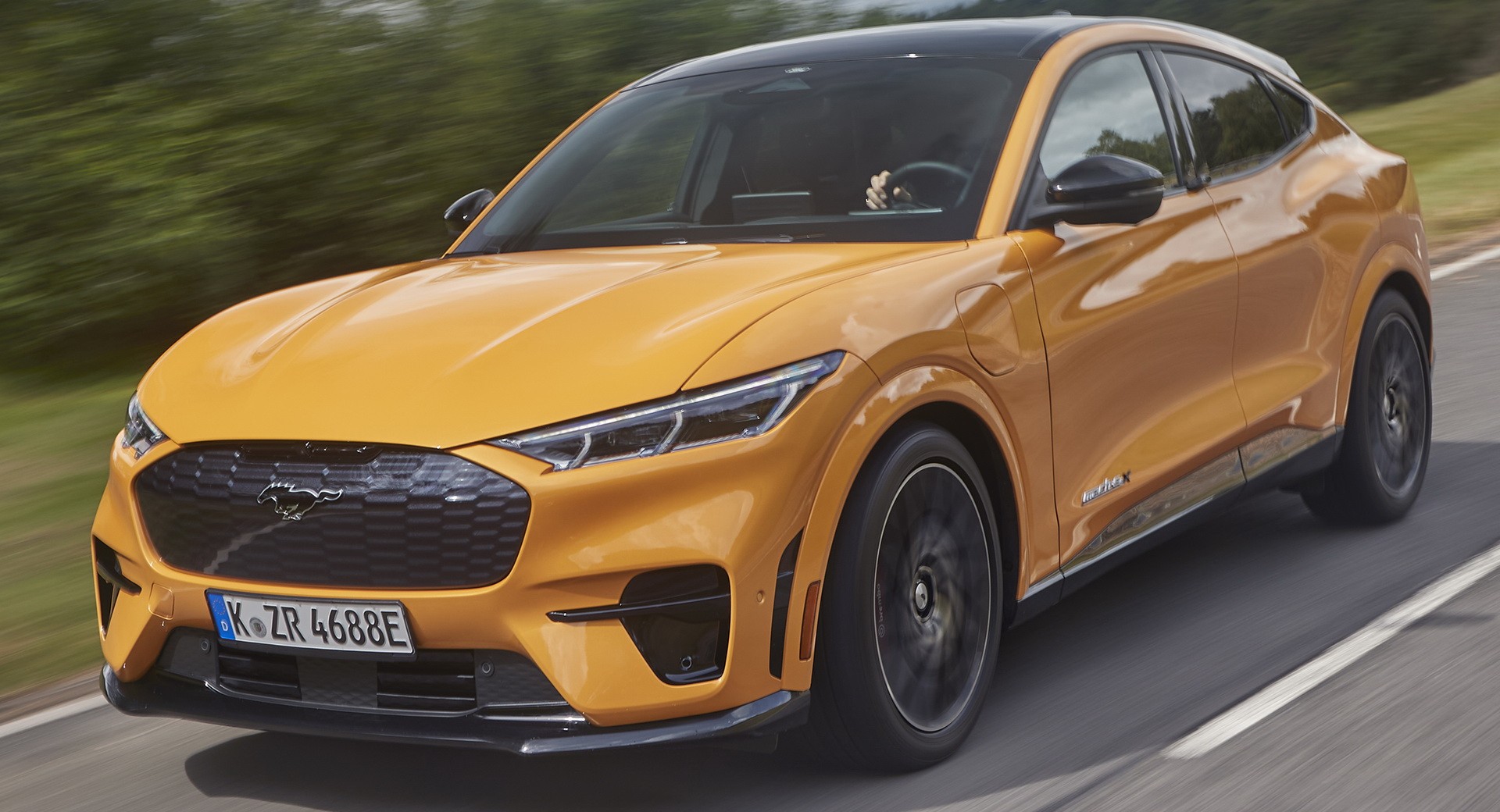 Ford Mustang Mach-E elétrico chega ao Brasil em outubro com 487 cv