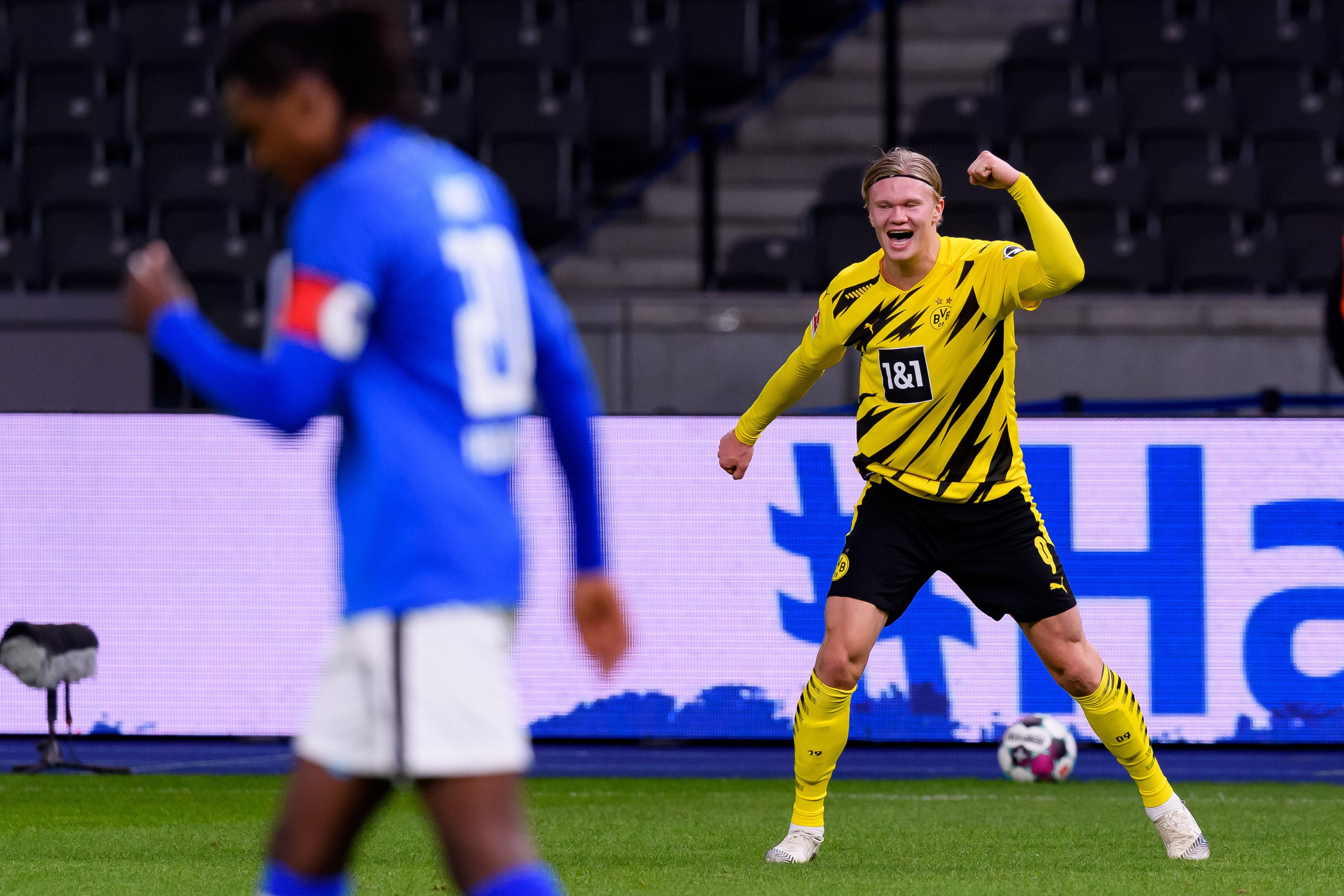 Erling Haaland comemora gol contra o Hertha Berlin (Foto: Getty)