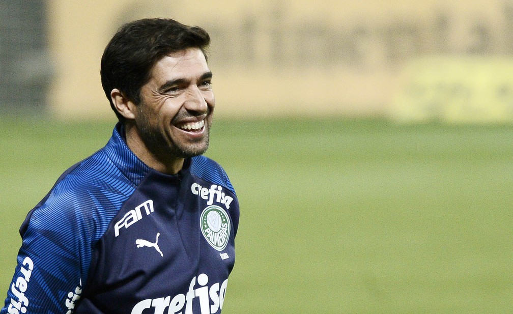 Título, nenhuma eliminação e troca de treinador: Palmeiras completa 50 jogos oficiais no ano