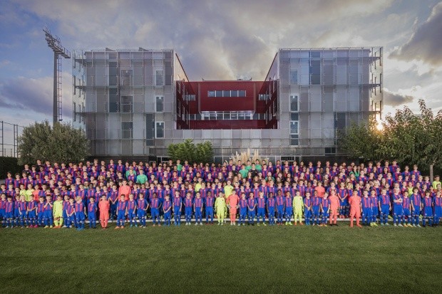 Escola de futebol na China (Foto: Reprodução)