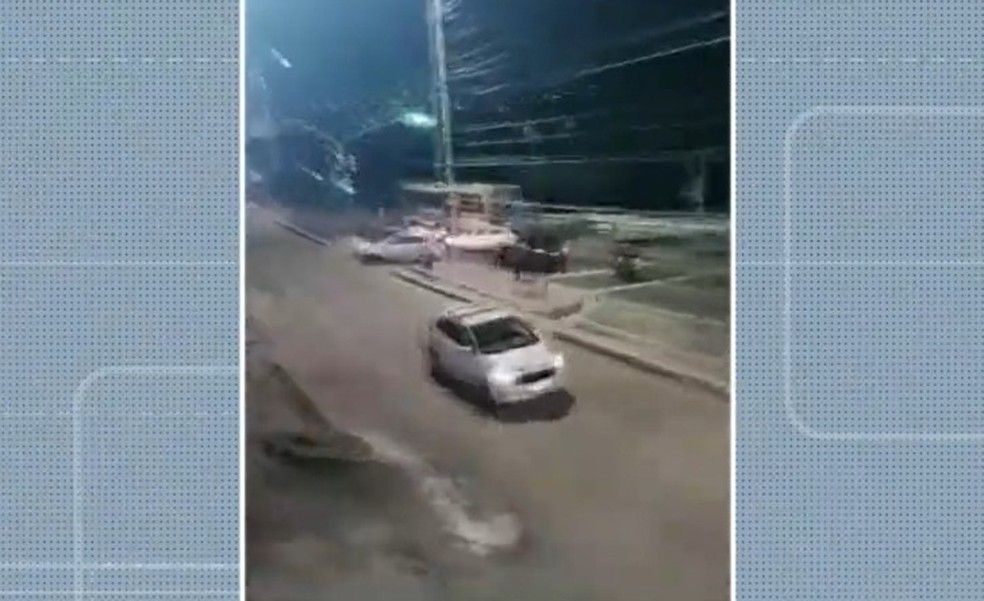 Motoristas fizeram retorno para fugir de assalto — Foto: Reprodução / TV Bahia