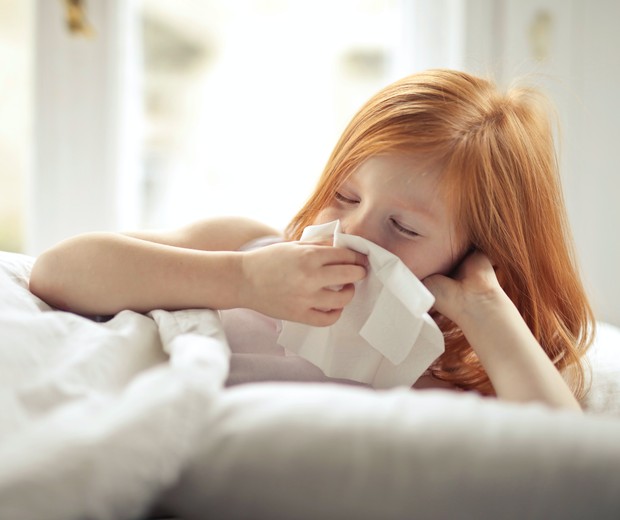Vírus que circulam nesta época do ano costumam causar sintomas de resfriado nas crianças (Foto: Pexels)