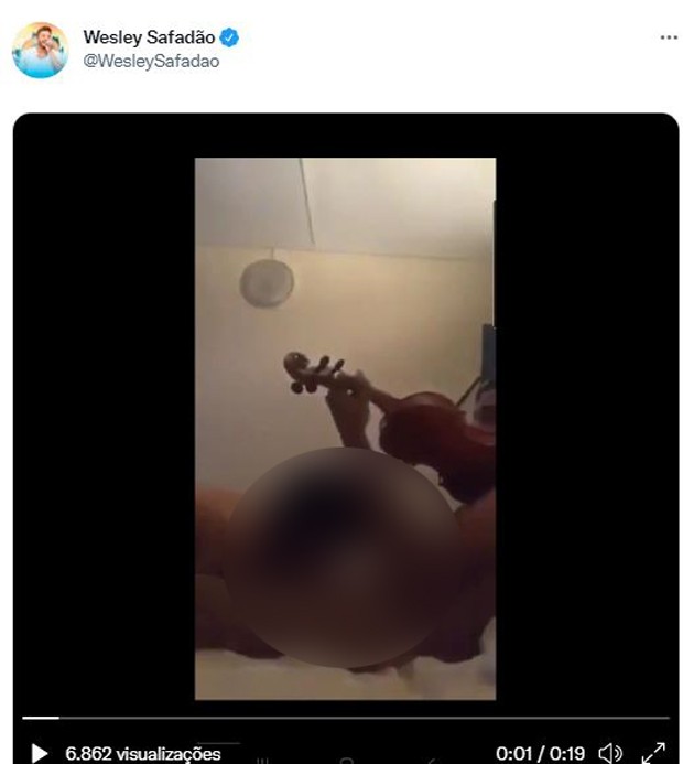 Posts pornográficos e intolerantes foram postados no perfil de Wesley Safadão (Foto: Reprodução / Twitter)