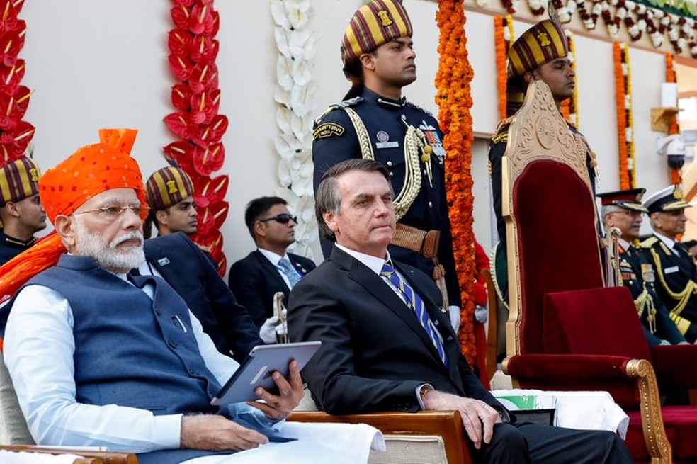 O primeiro-ministro indiano Narendra Modi, ao lado do presidente do Brasil, Jair Bolsonaro, durante cerimônia de comemoração do Dia da República da Índia — Foto: Alan Santos /PR