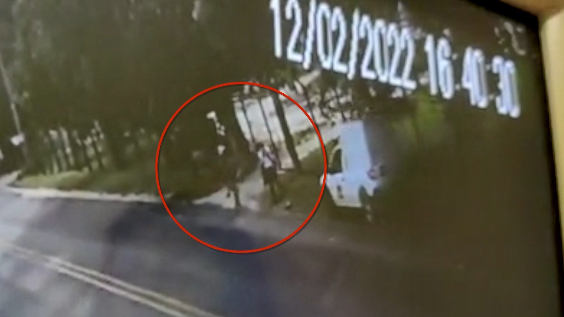 Vídeo: carro atropela e mata mulheres no acostamento da ES-381