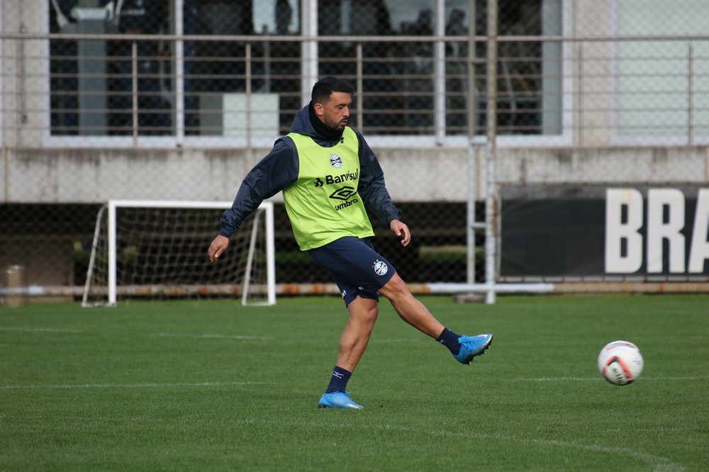 Mais uma vez sem Edilson, Roger Machado já desenhou o time que vai enfrentar o CRB