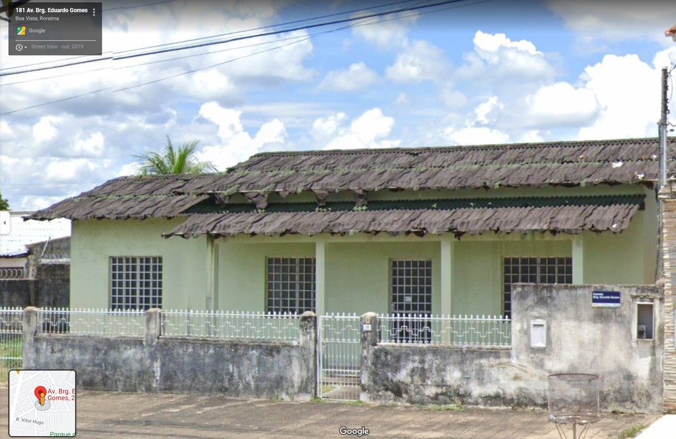 Imagem do Google Street View da casa com o teto "derretido" — Foto: Reprodução/Google Street View