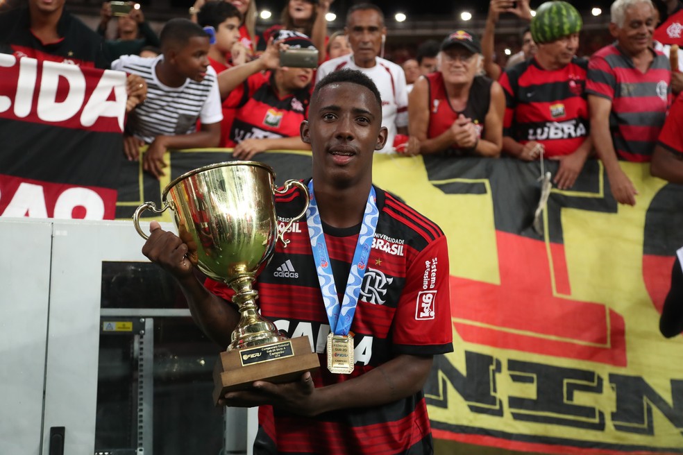 Yuri foi campeão da Copinha e Carioca pelo Sub-20 no ano passado — Foto: Gilvan de Souza