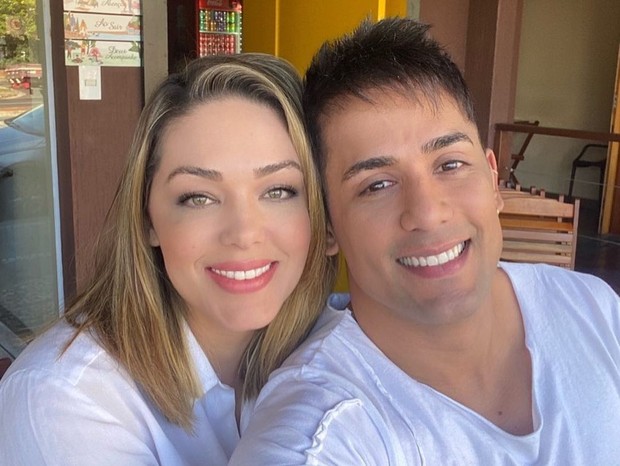 Tânia Mara com o sertanejo Tiago  (Foto: Reprodução/Instagram)