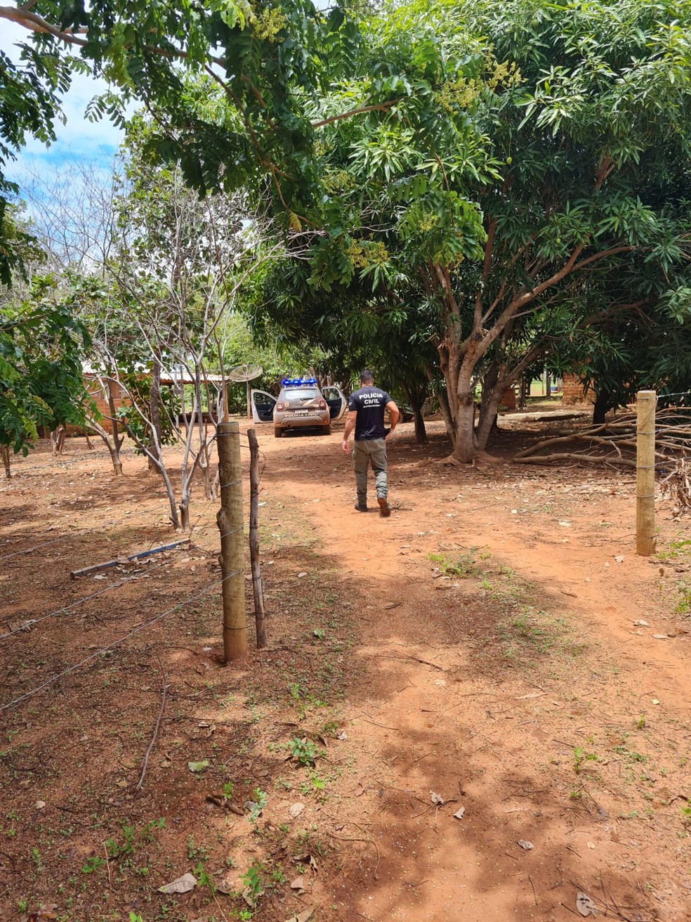 Propriedade rural onde foi encontrado o corpo da vítima enterrado — Foto: Polícia Civil/Cedida