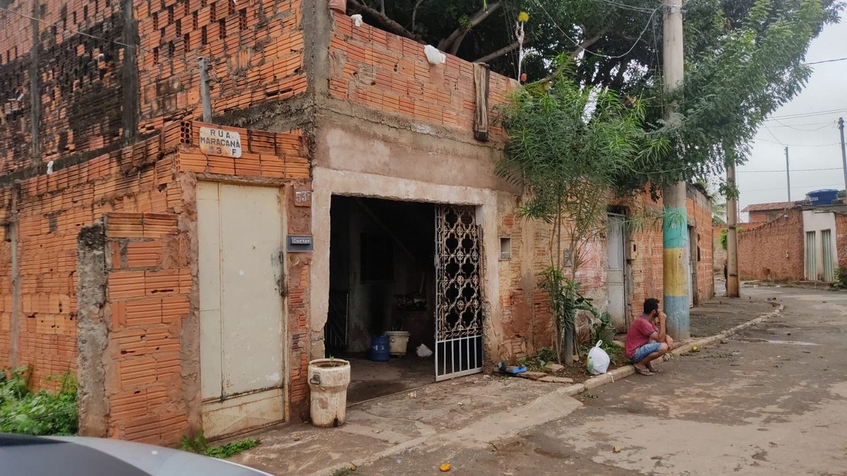 Corpo de homem é encontrado carbonizado dentro de casa abandonada em Montes Claros