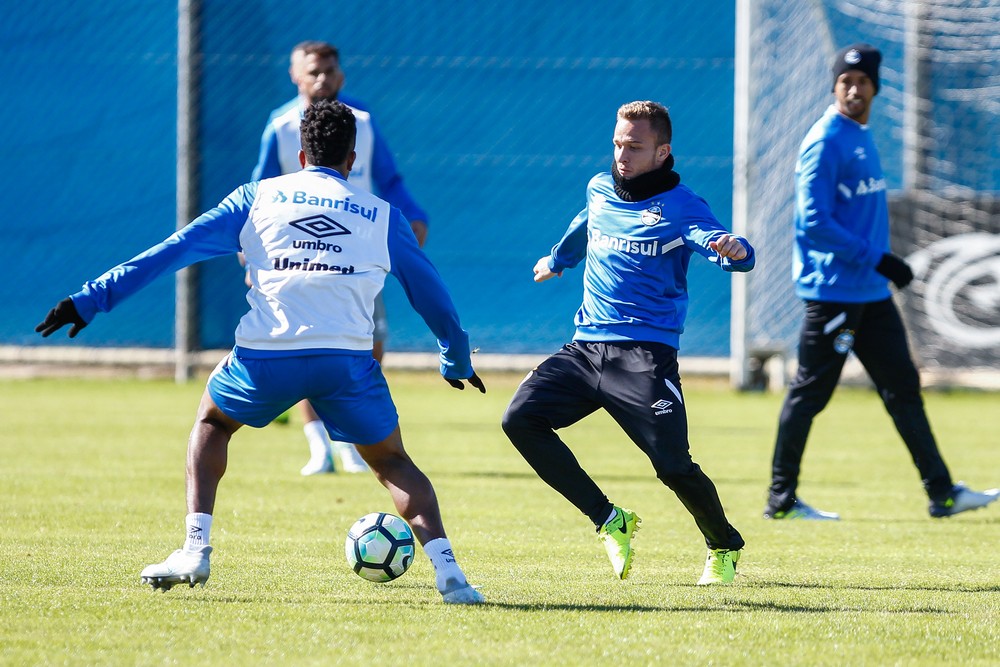 Grêmio aumenta percentual de direitos econômicos de Arthur, destaque do ano
