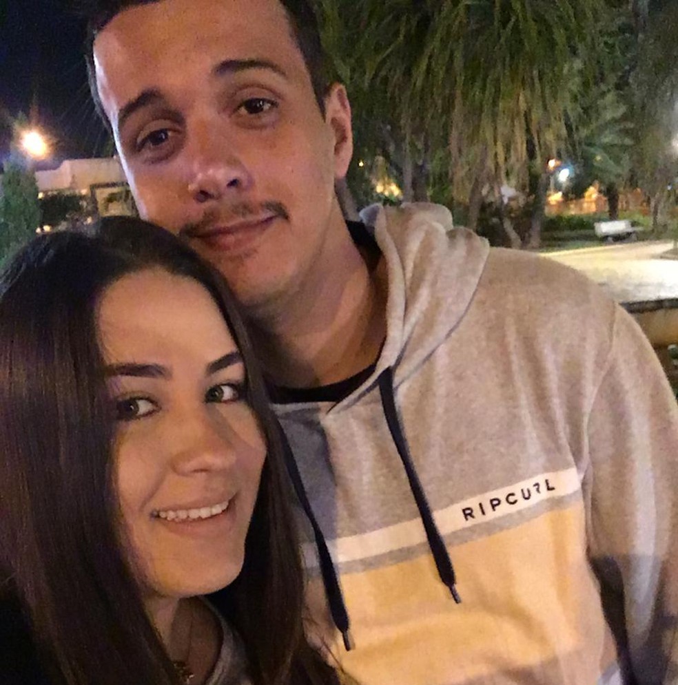 Kezia tinha 15 anos quando conheceu Lucas, eles começaram a amizade pela internet — Foto: Arquivo Pessoal 