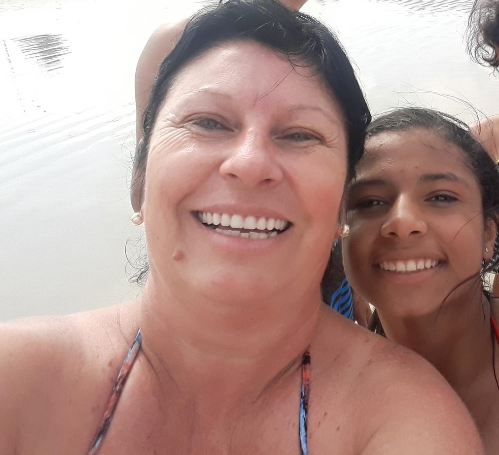 Mãe e filha tiraram foto instantes antes do afogamento em Guarujá, SP — Foto: Arquivo Pessoal