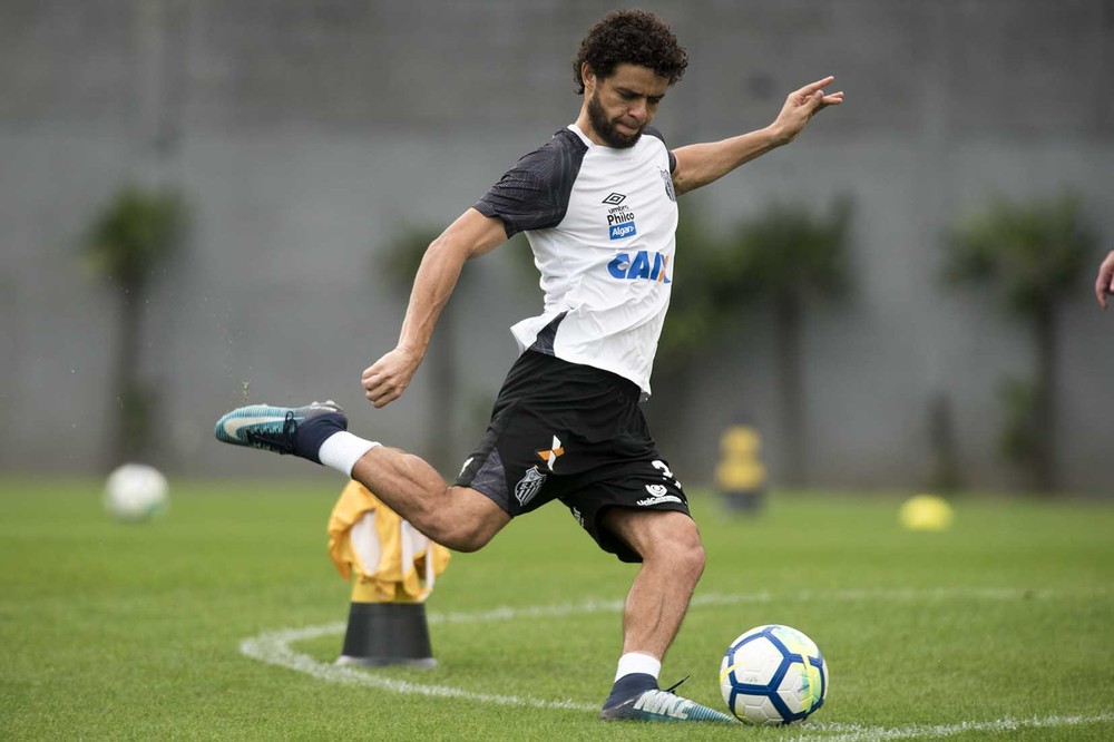 Veja os motivos que levaram o São Paulo a buscar a contratação de mais um lateral-direito