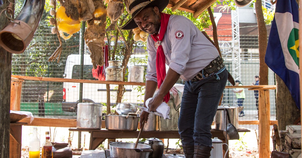 G1 - 'Queima do Alho' resgata tradição do tropeiro na Festa do