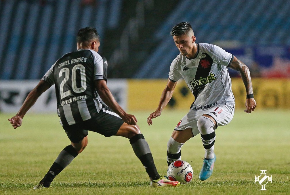 Gabriel Pec, do Vasco, em a��o contra o Botafogo � Foto: Rafael Ribeiro / Vasco