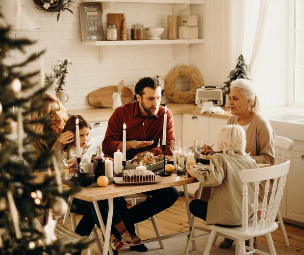 Especialistas recomendam que celebração de Natal seja feita em local arejado (Foto: Pexels)