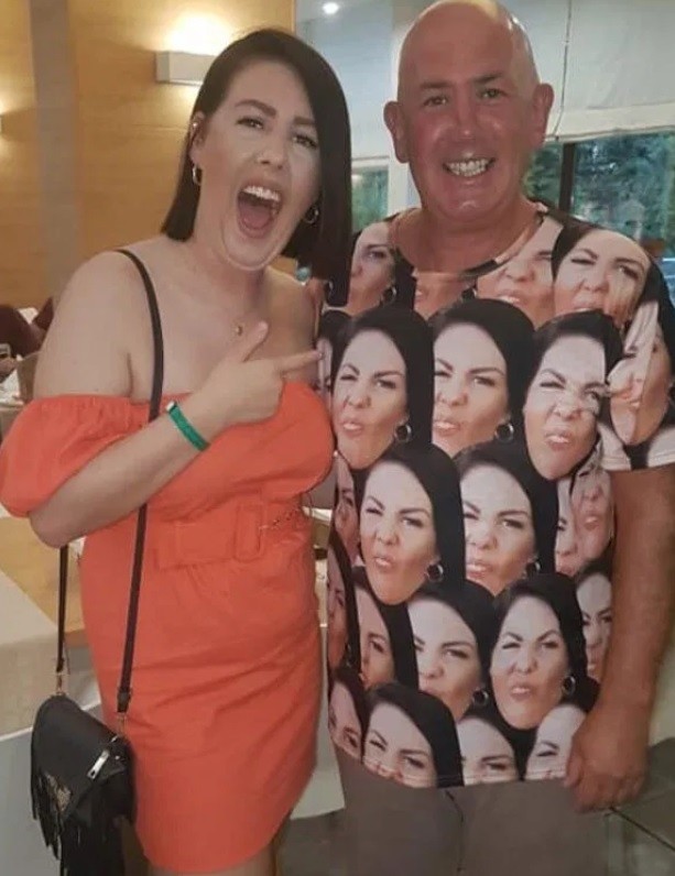 Pai estampa rosto da filha em camiseta (Foto: Reprodução )