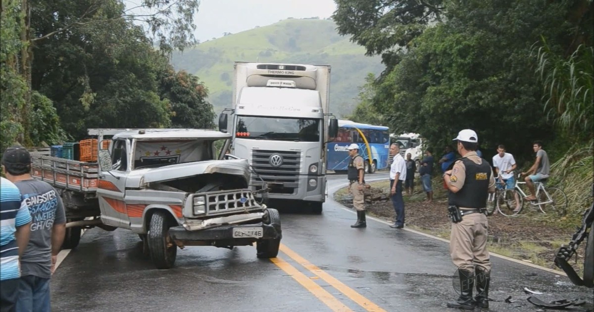 G1 Rodovia fica congestionada após batida de frente próximo a Itajubá, MG notícias em Sul de