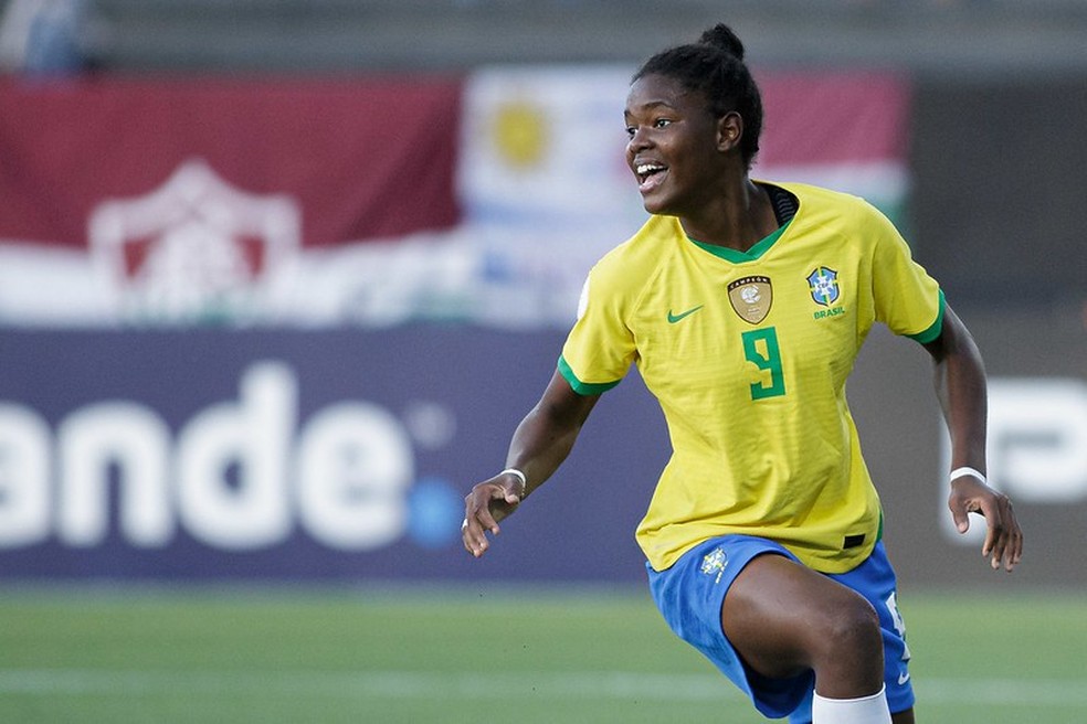 Jhonson em ação pela Seleção sub-17.