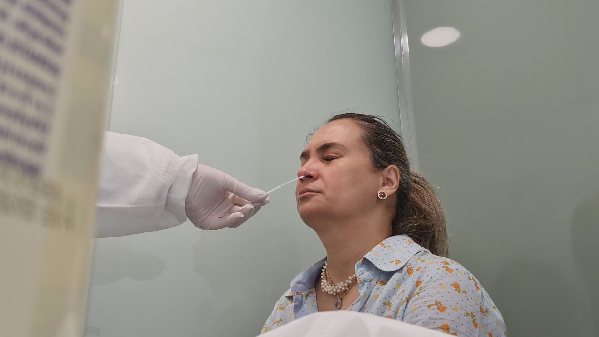 Sob o olhar de voluntários, documentário mostra bastidores dos testes de vacinas contra a Covid-19 (Foto: Reprodução)